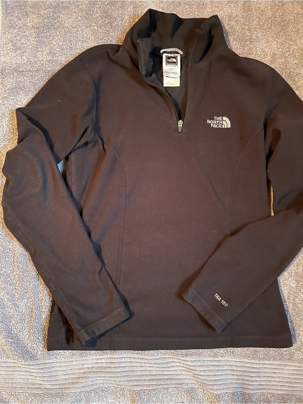 The North Face woman’s Black Half-Zip Fleece Pullover xs